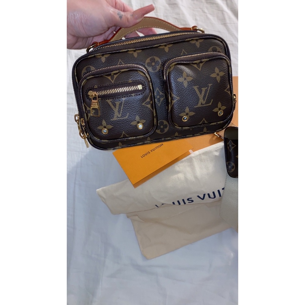 Authentic LOUIS VUITTON Utility Crossbody bag.